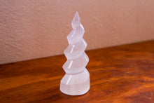 Load image into Gallery viewer, Selenite Spiral